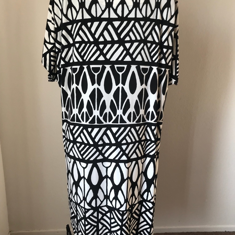 SOLDGeometric stretchy dress by  APT.9 sz 1X - Picture 4 of 4